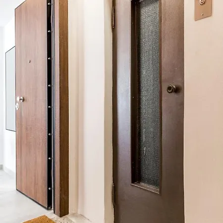 A Bright Nest In The Heart Of Plaka