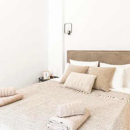 A Bright Nest In The Heart Of Plaka Apartment