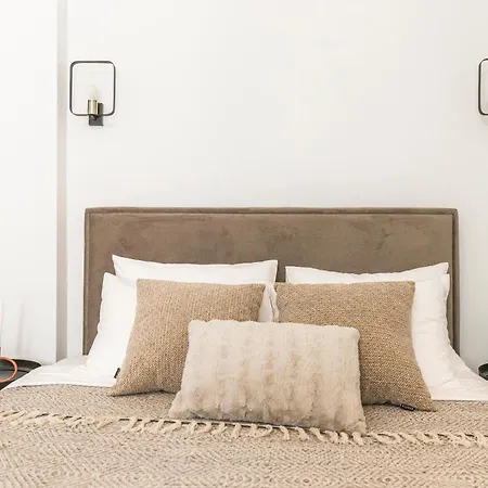 A Bright Nest In The Heart Of Plaka *